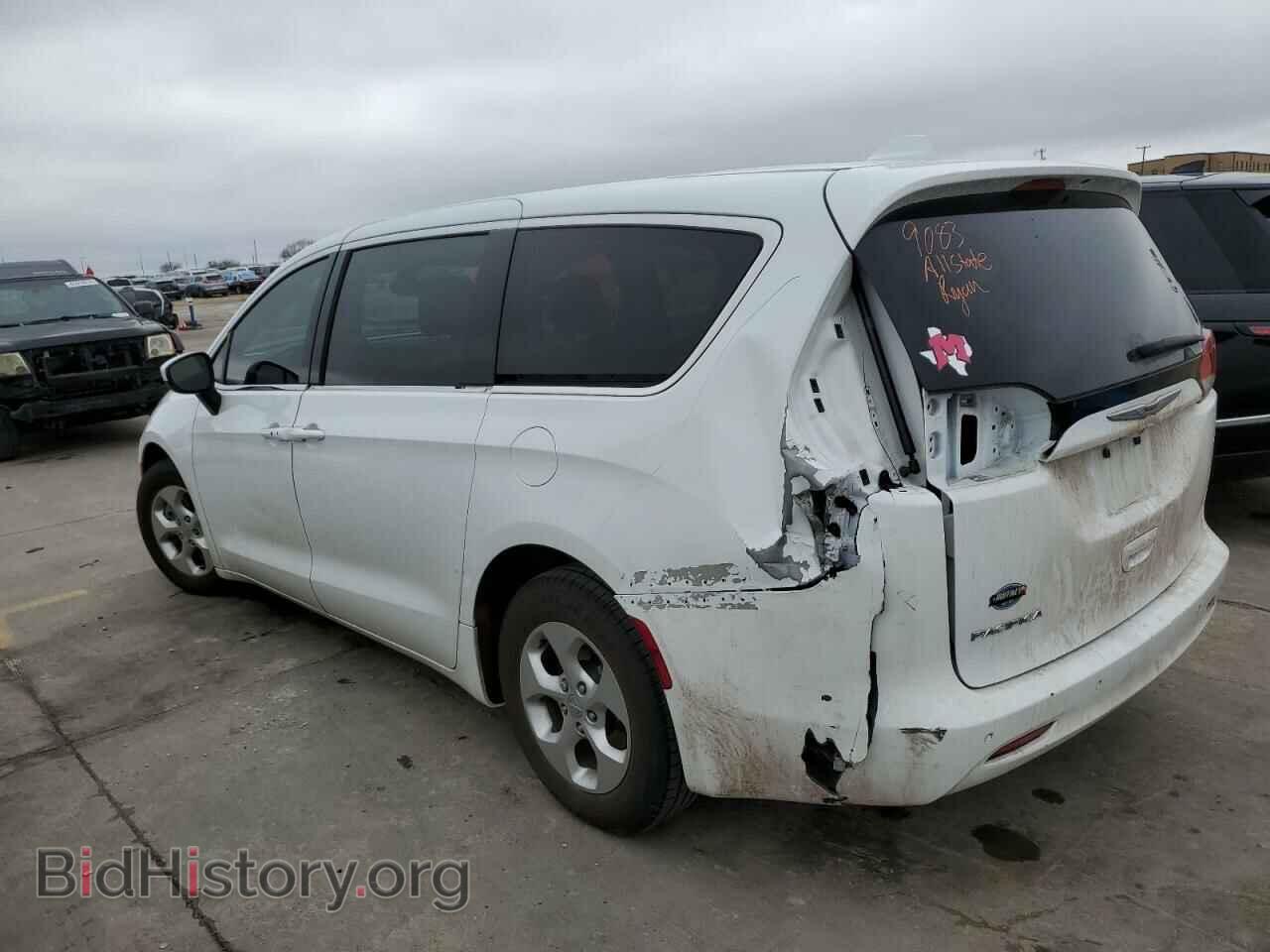 2017 CHRYSLER All Models - VIN: 2C4RC1CG1HR597870 - Фото 2