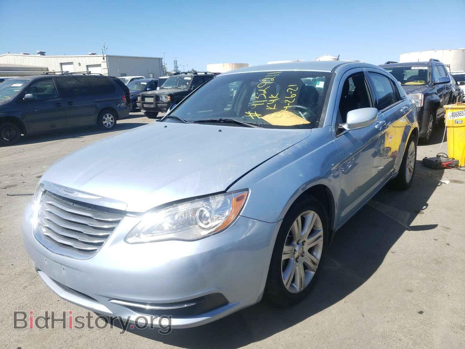 2013 CHRYSLER 200 - VIN: 1C3CCBAB5DN698795 - Фото 2