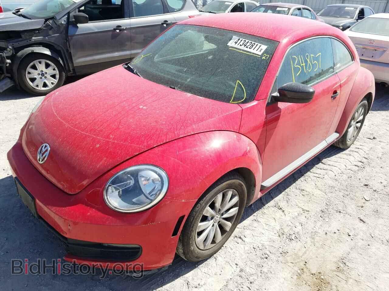 2013 VOLKSWAGEN BEETLE - VIN: 3VWFP7AT4DM663367 - Фото 2