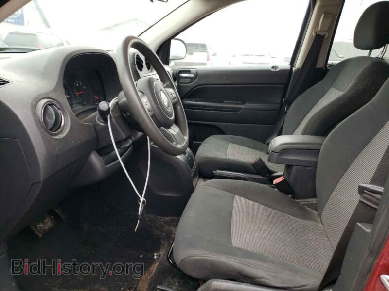 2011 Jeep COMPASS (VIN 1J4NT1FA6BD138201) — photo 7 of 12