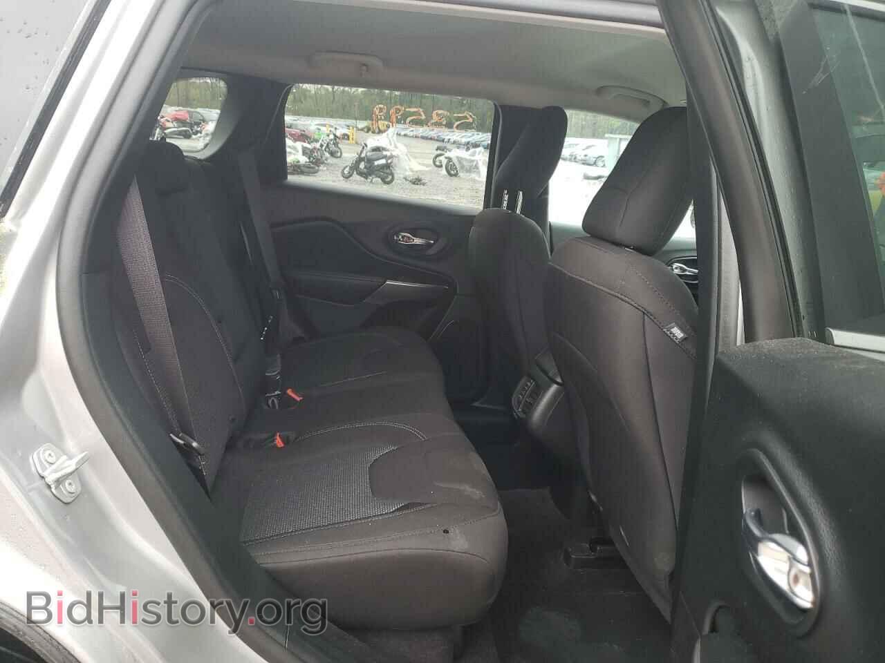 2019 JEEP CHEROKEE - VIN: 1C4PJLCB1KD220298 - Фото 6