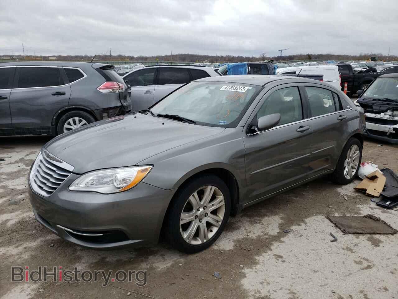 2013 CHRYSLER 200 - VIN: 1C3CCBBB8DN704331 - Photo 2