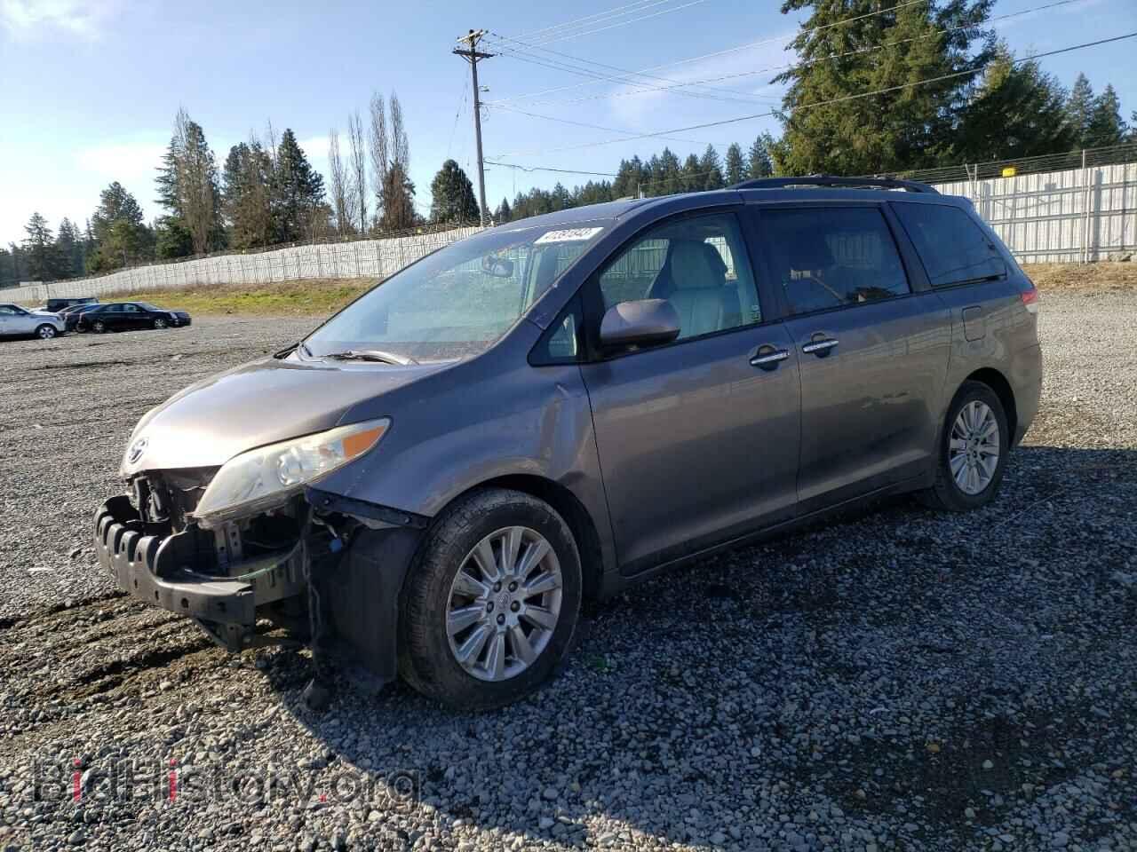 Photo 5TDYK3DC7BS008986 - TOYOTA SIENNA 2011