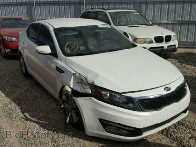 2013 Kia OPTIMA Optima LX, белый — VIN KNAGM4A79D5381438, Copart