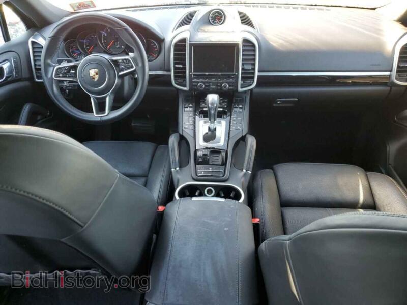 2016 Porsche CAYENNE (VIN WP1AA2A28GKA11872) — photo 8 of 13
