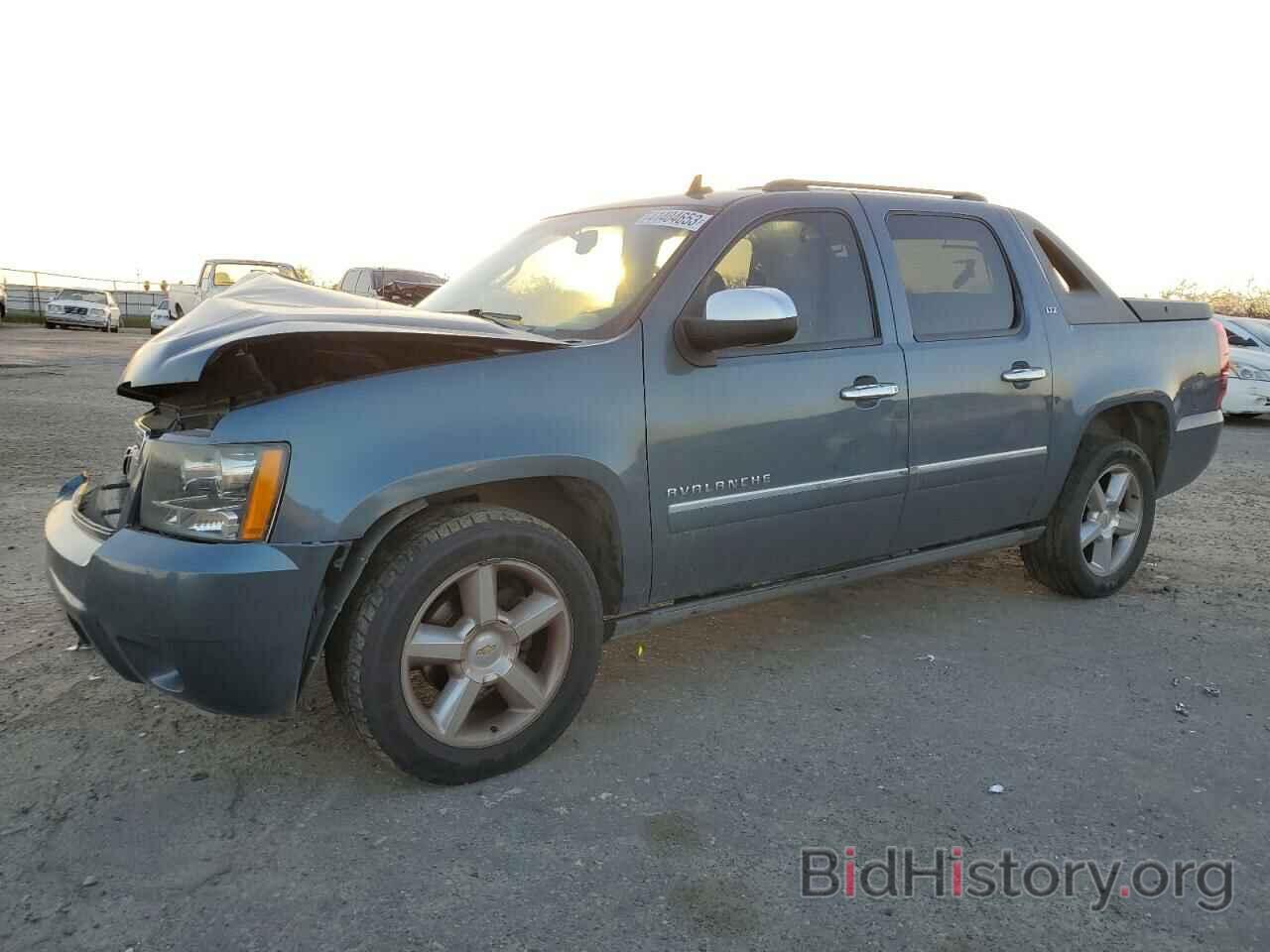 Photo 3GNVKGE07AG101879 - CHEVROLET AVALANCHE 2010