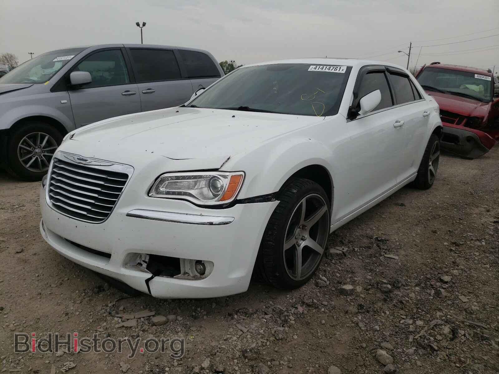 2013 CHRYSLER 300 - VIN: 2C3CCARG9DH669271 - Фото 2