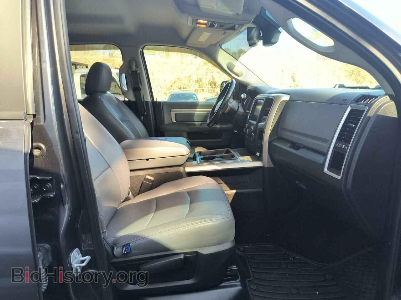 2015 RAM All Models - VIN: 3C6UR5DL2FG547825 - Photo 5