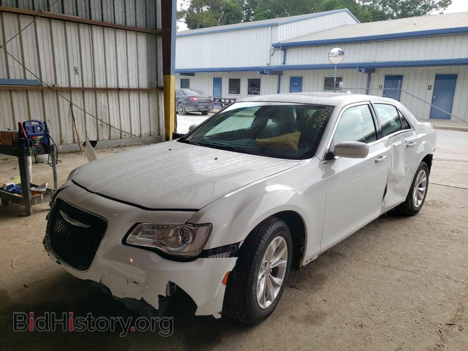 2016 CHRYSLER 300 - VIN: 2C3CCAAG3GH181384 - Фото 2