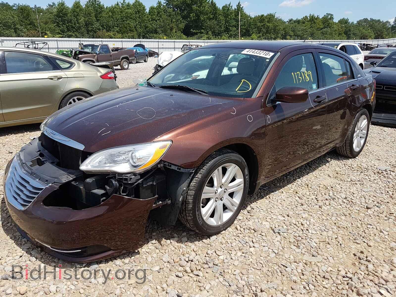 2013 CHRYSLER 200 - VIN: 1C3CCBBB8DN765579 - Фото 2