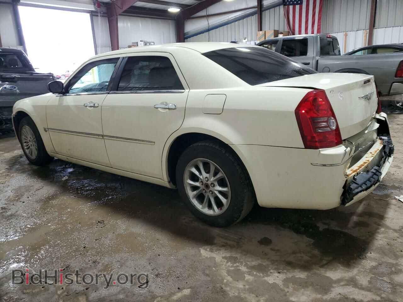 2010 CHRYSLER 300 - VIN: 2C3CA5CV2AH319979 - Фото 2