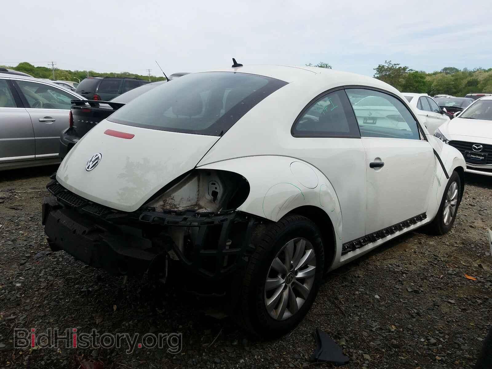 2014 VOLKSWAGEN BEETLE - VIN: 3VWF17AT9EM641027 - Фото 4
