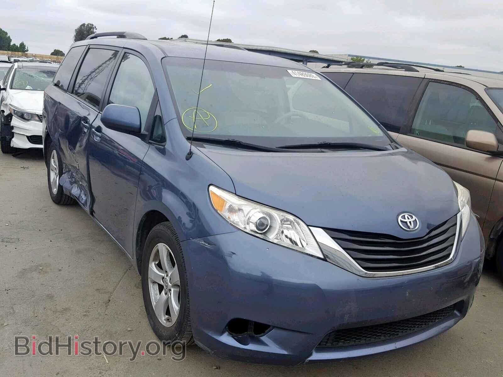 Photo 5TDKK3DC8DS347037 - TOYOTA SIENNA LE 2013