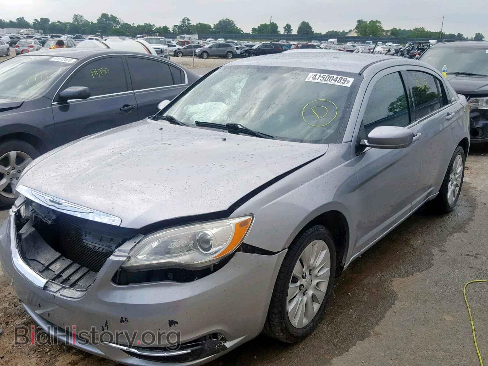 2013 CHRYSLER 200 - VIN: 1C3CCBAG8DN724429 - Фото 2