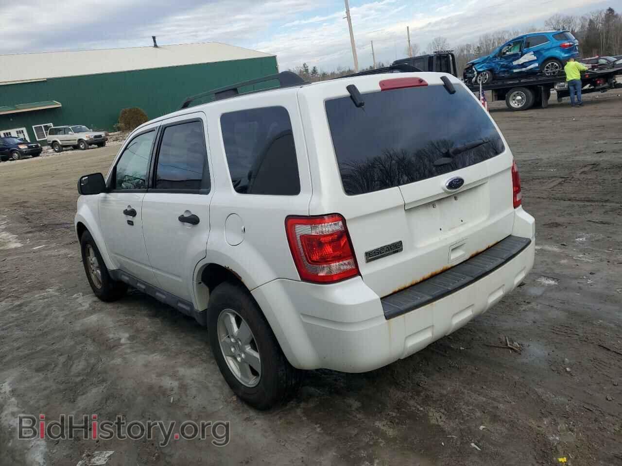 2011 FORD ESCAPE - VIN: 1FMCU9D70BKC11540 - Фото 2