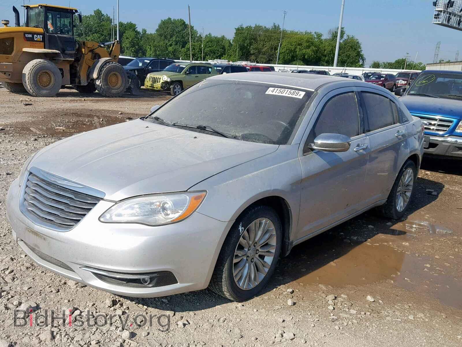 2011 CHRYSLER 200 - VIN: 1C3BC2FG3BN550819 - Фото 2