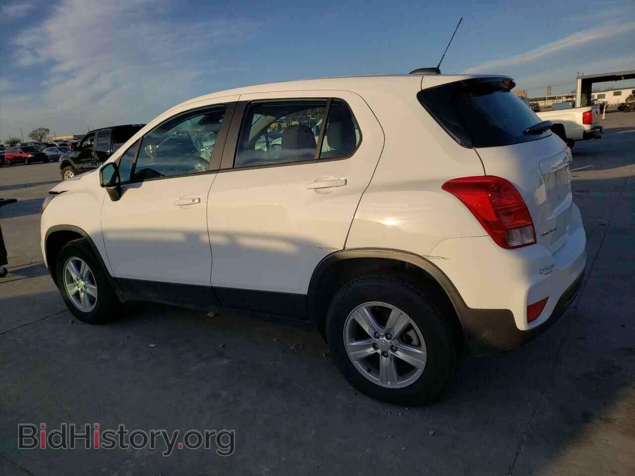 2019 CHEVROLET TRAX - VIN: 3GNCJNSB3KL236533 - Фото 2
