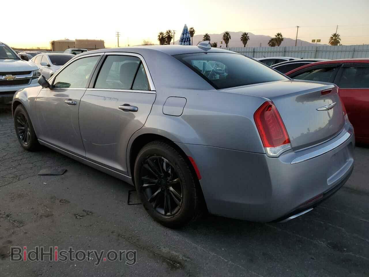 2016 CHRYSLER 300 - VIN: 2C3CCAAG0GH307880 - Фото 2