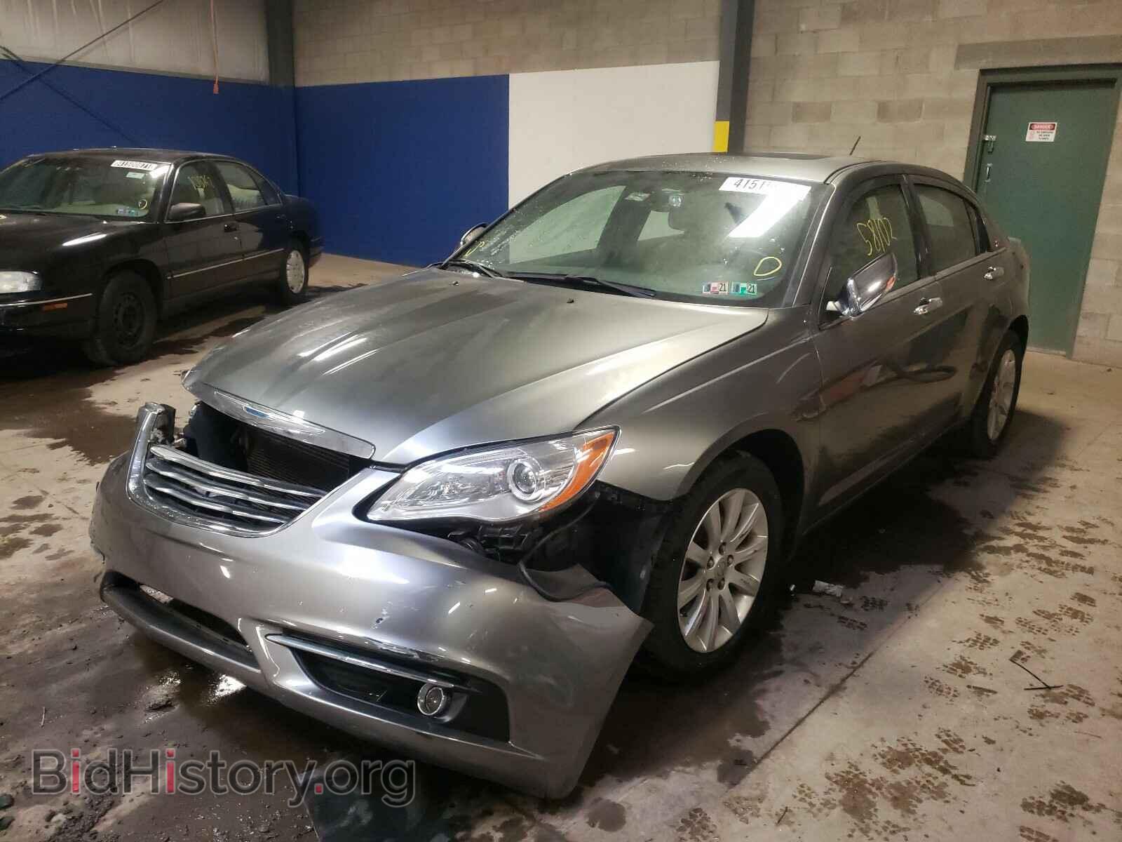 2013 CHRYSLER 200 - VIN: 1C3CCBCG8DN612159 - Фото 2