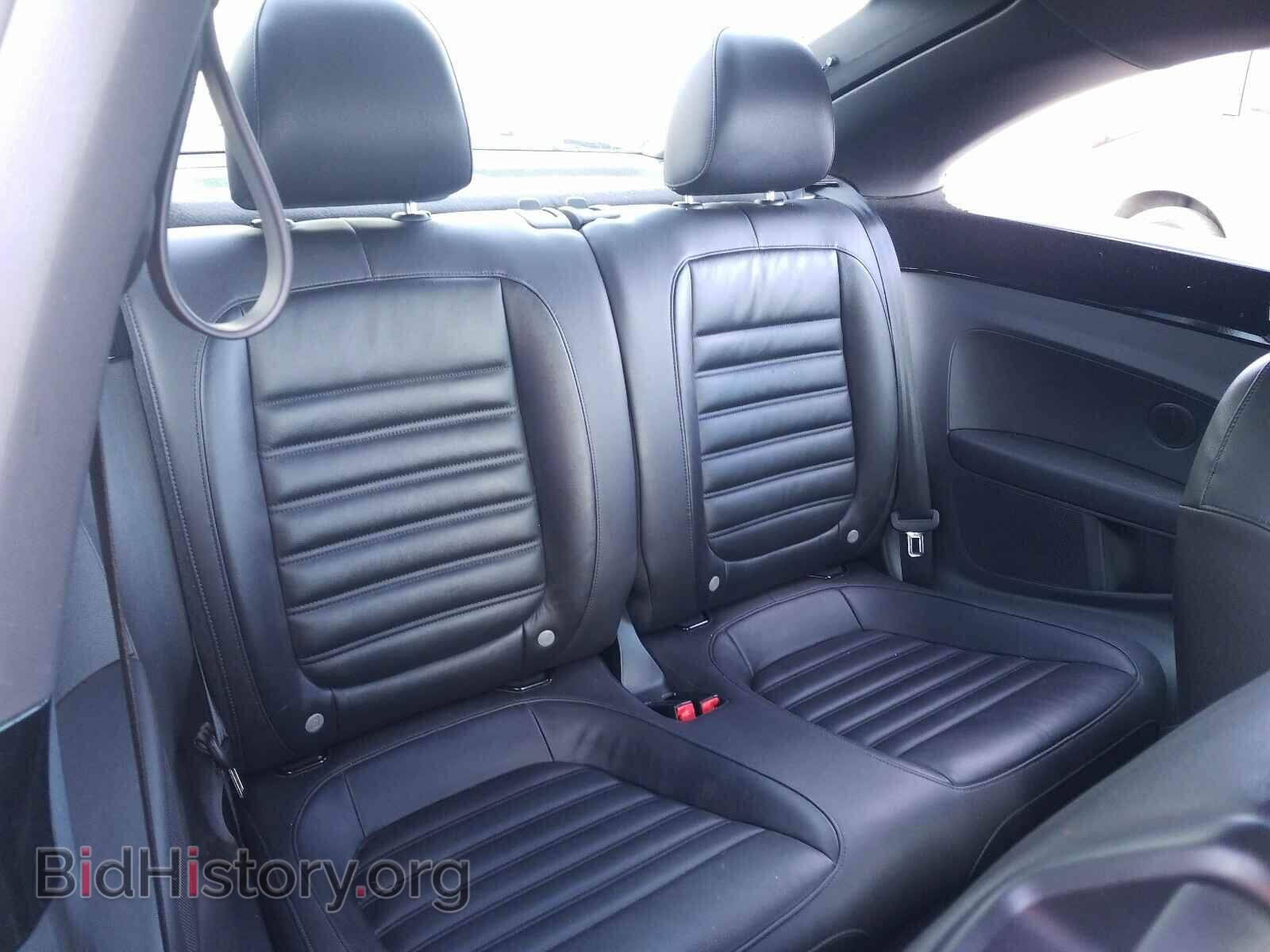 2013 VOLKSWAGEN BEETLE - VIN: 3VW467AT0DM615228 - Фото 6
