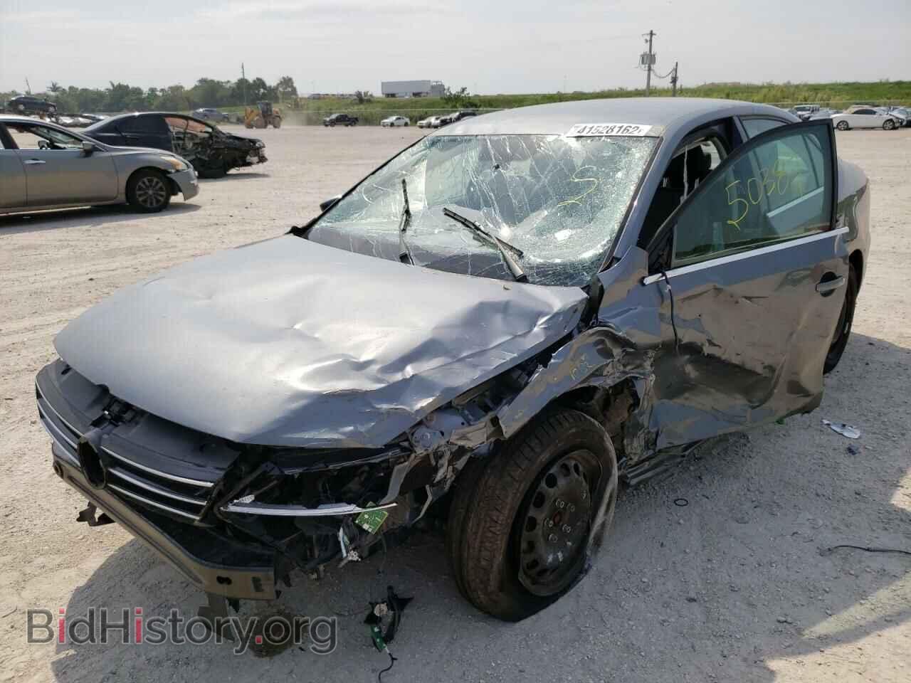2017 VOLKSWAGEN JETTA - VIN: 3VW2B7AJ3HM395901 - Photo 2
