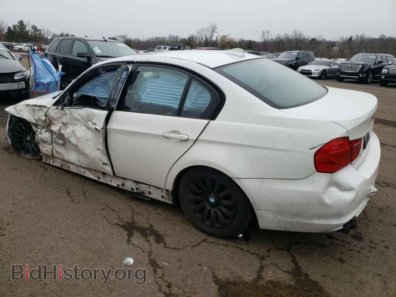 2009 BMW 3 SERIES - VIN: WBAPH53529A437823 - Фото 2