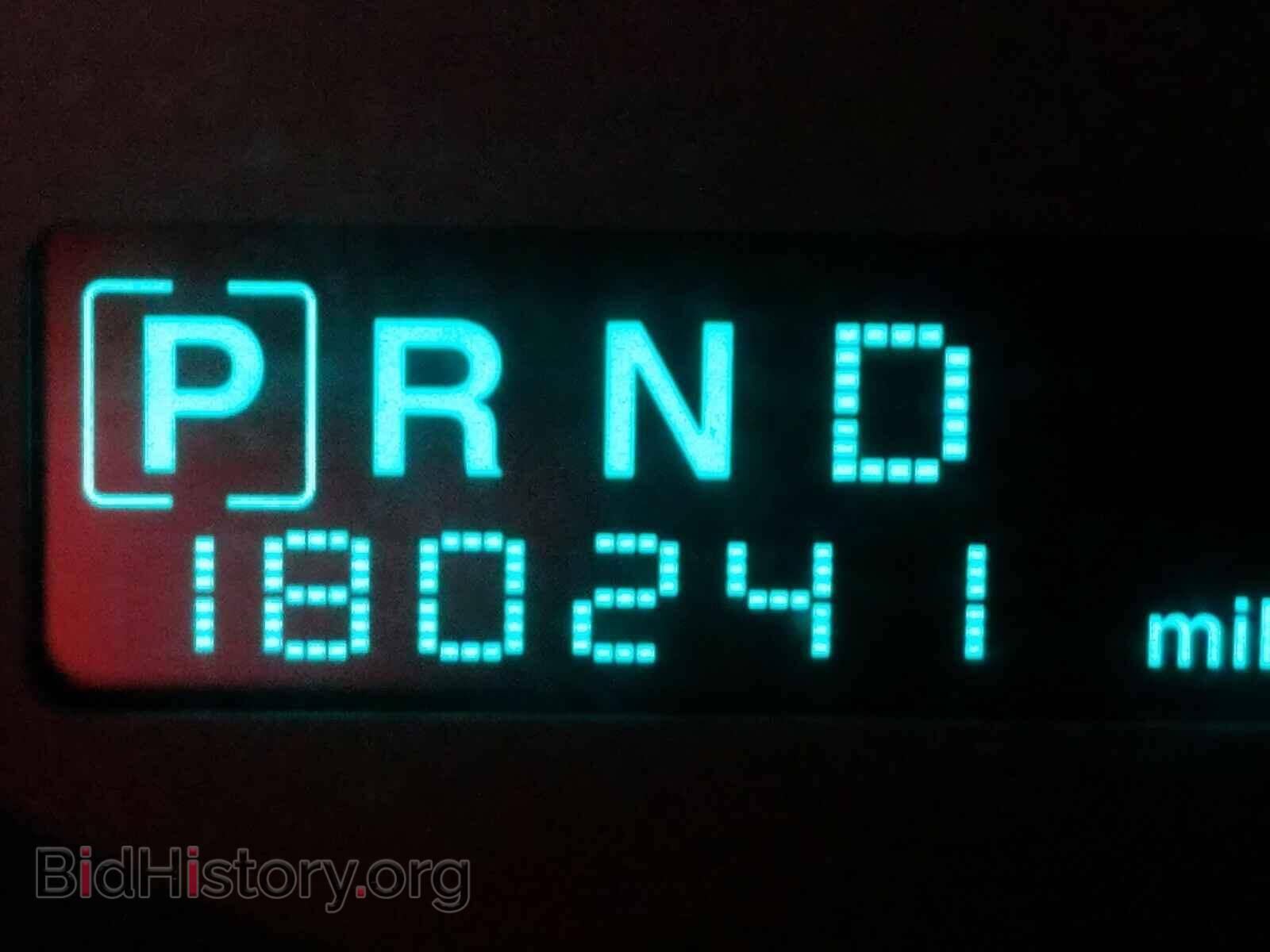 2006 JEEP COMMANDER - VIN: 1J8HG58N06C215468 - Photo 8