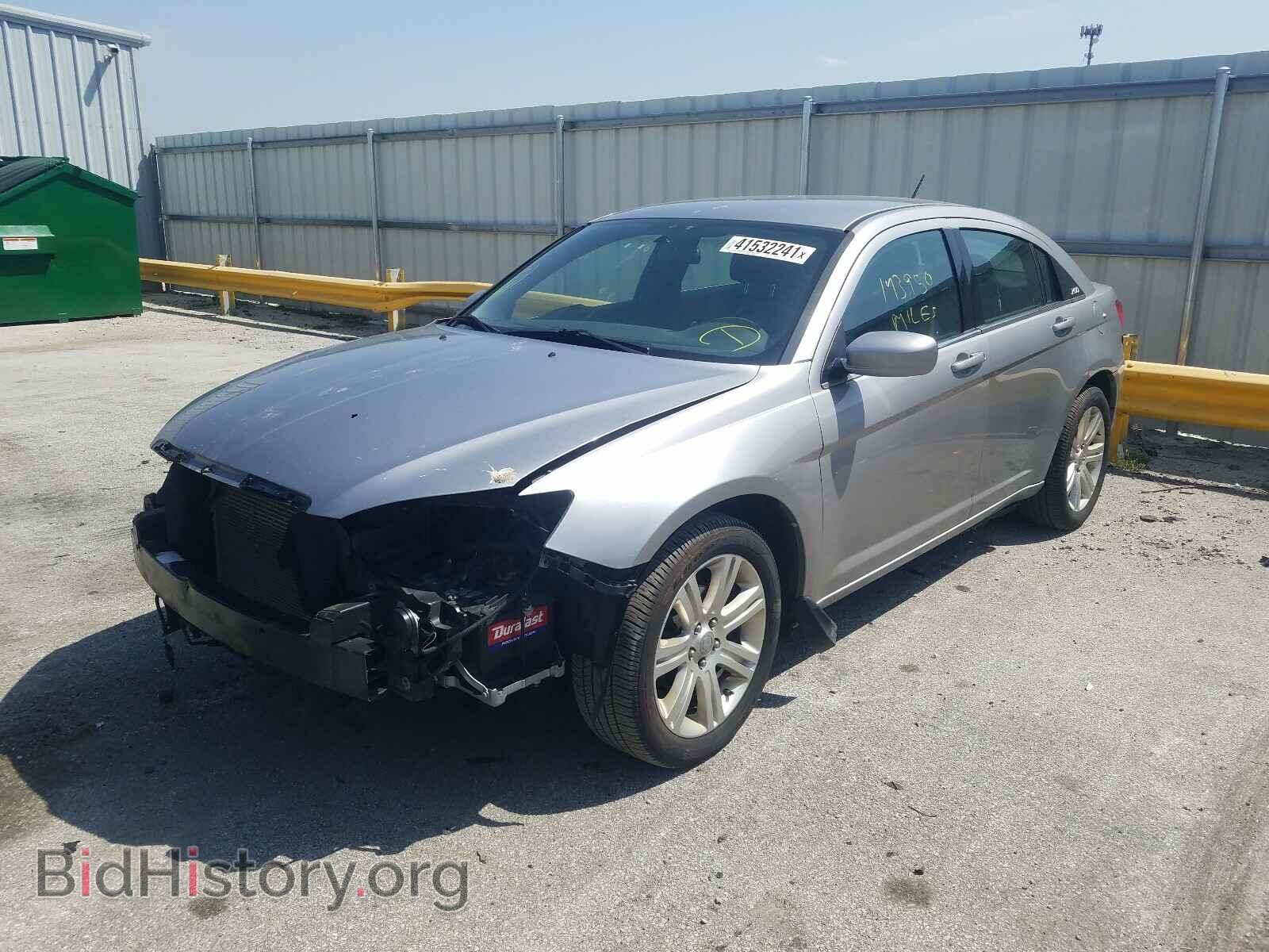 2013 CHRYSLER 200 - VIN: 1C3CCBBB1DN696105 - Фото 2