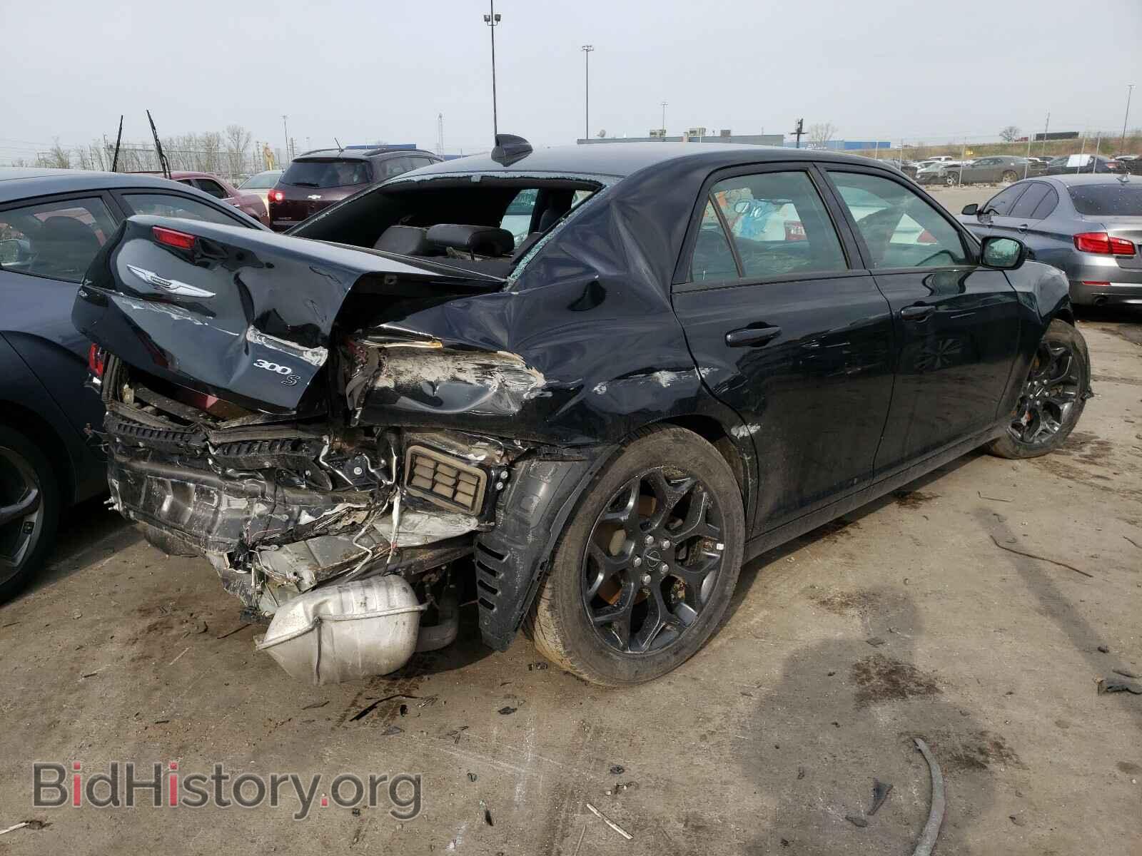 2019 CHRYSLER 300 - VIN: 2C3CCAGG2KH610790 - Фото 4