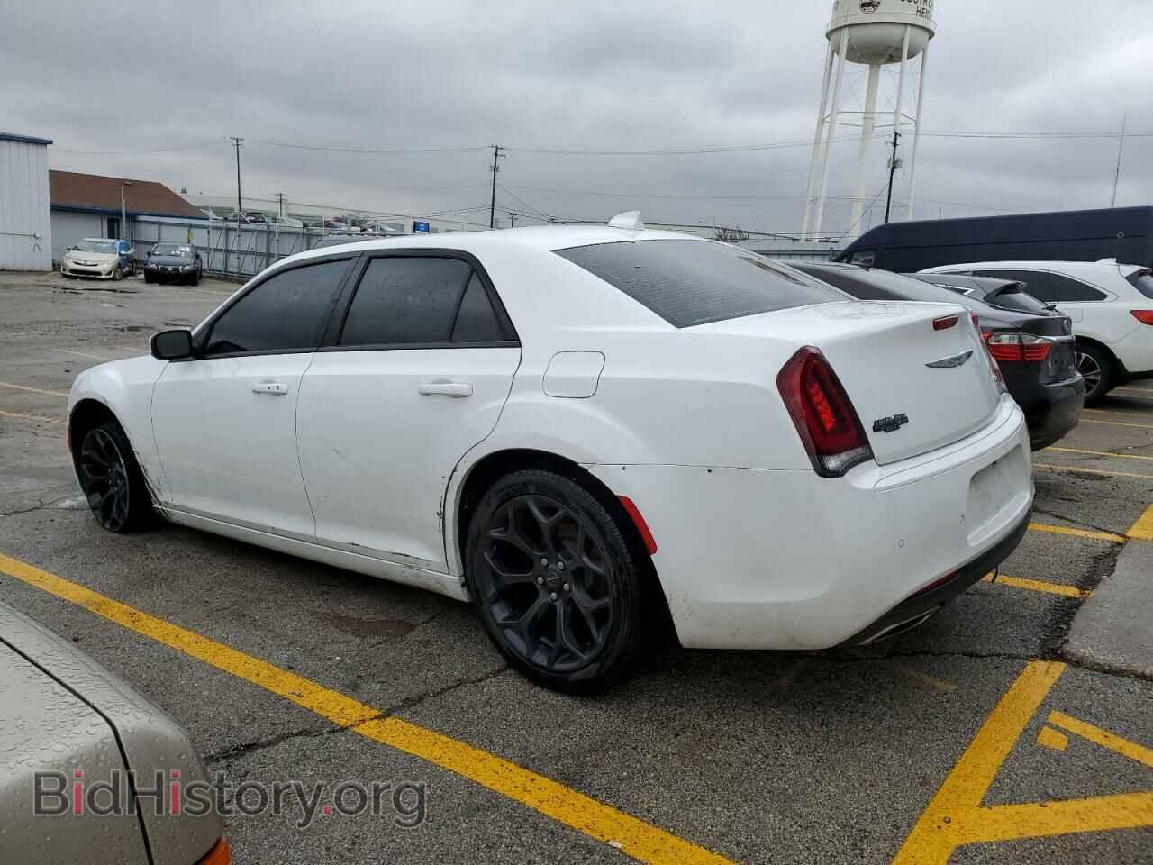 2019 CHRYSLER 300 - VIN: 2C3CCABG9KH686059 - Фото 2