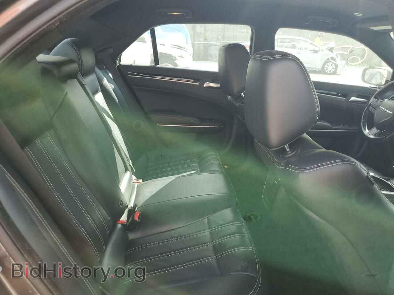 2019 CHRYSLER 300 - VIN: 2C3CCABG4KH515882 - Photo 10