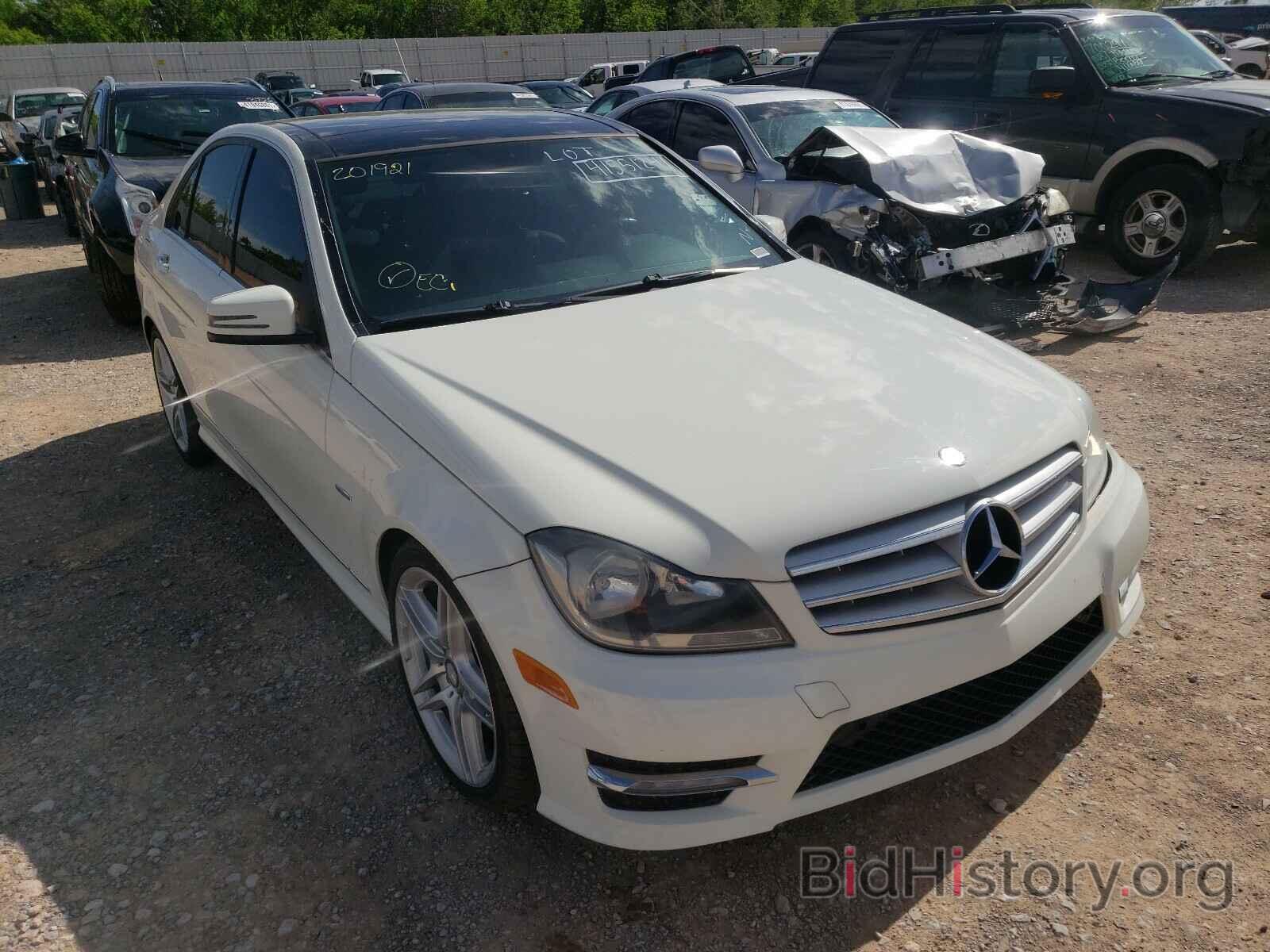 Photo WDDGF4HB6CR201921 - MERCEDES-BENZ C CLASS 2012