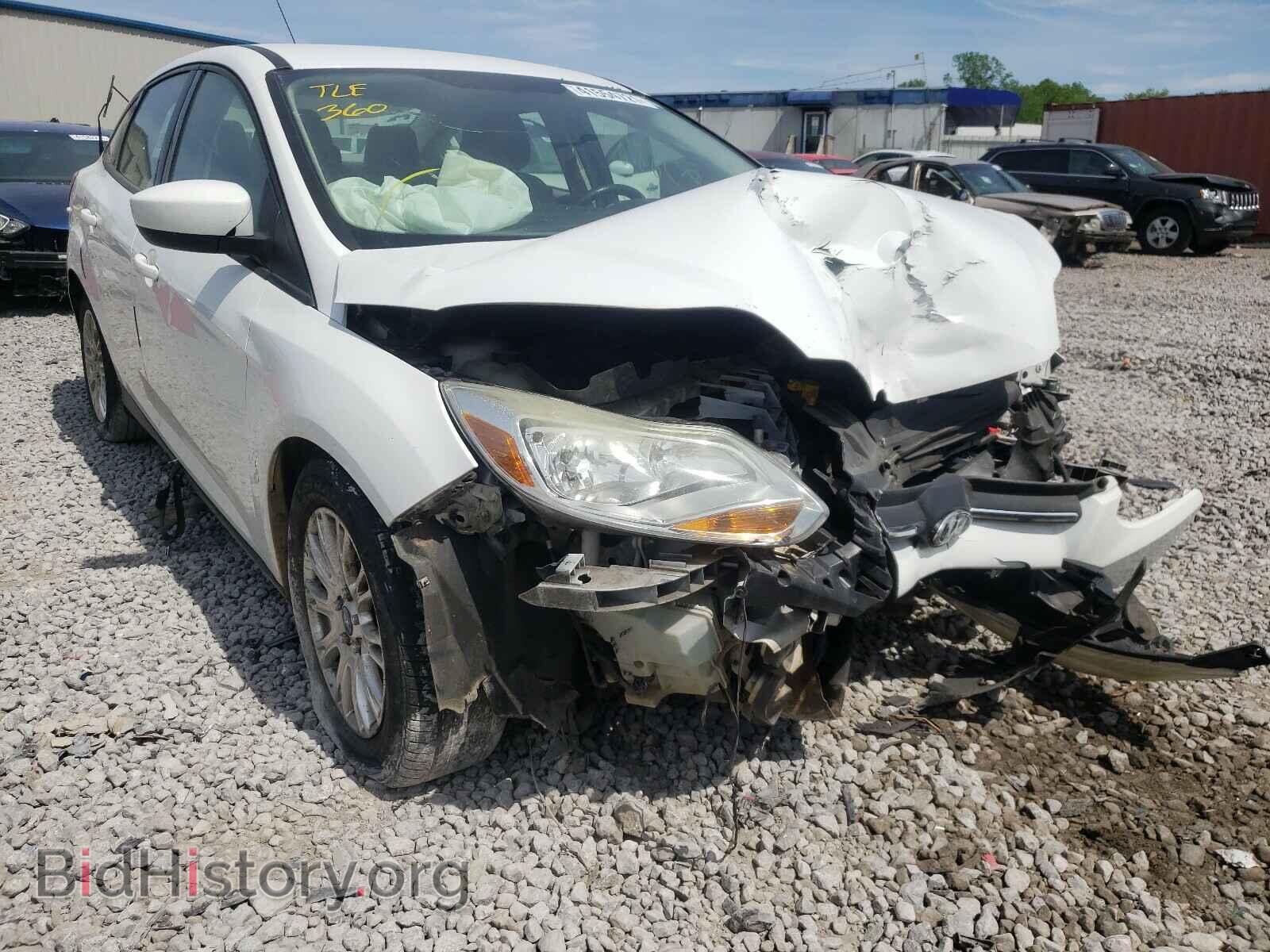 Photo 1FAHP3F21CL396988 - FORD FOCUS 2012