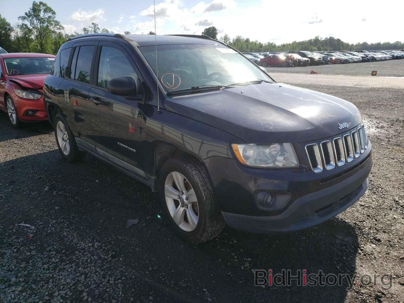 Photo 1J4NT1FAXBD138797 - JEEP COMPASS 2011