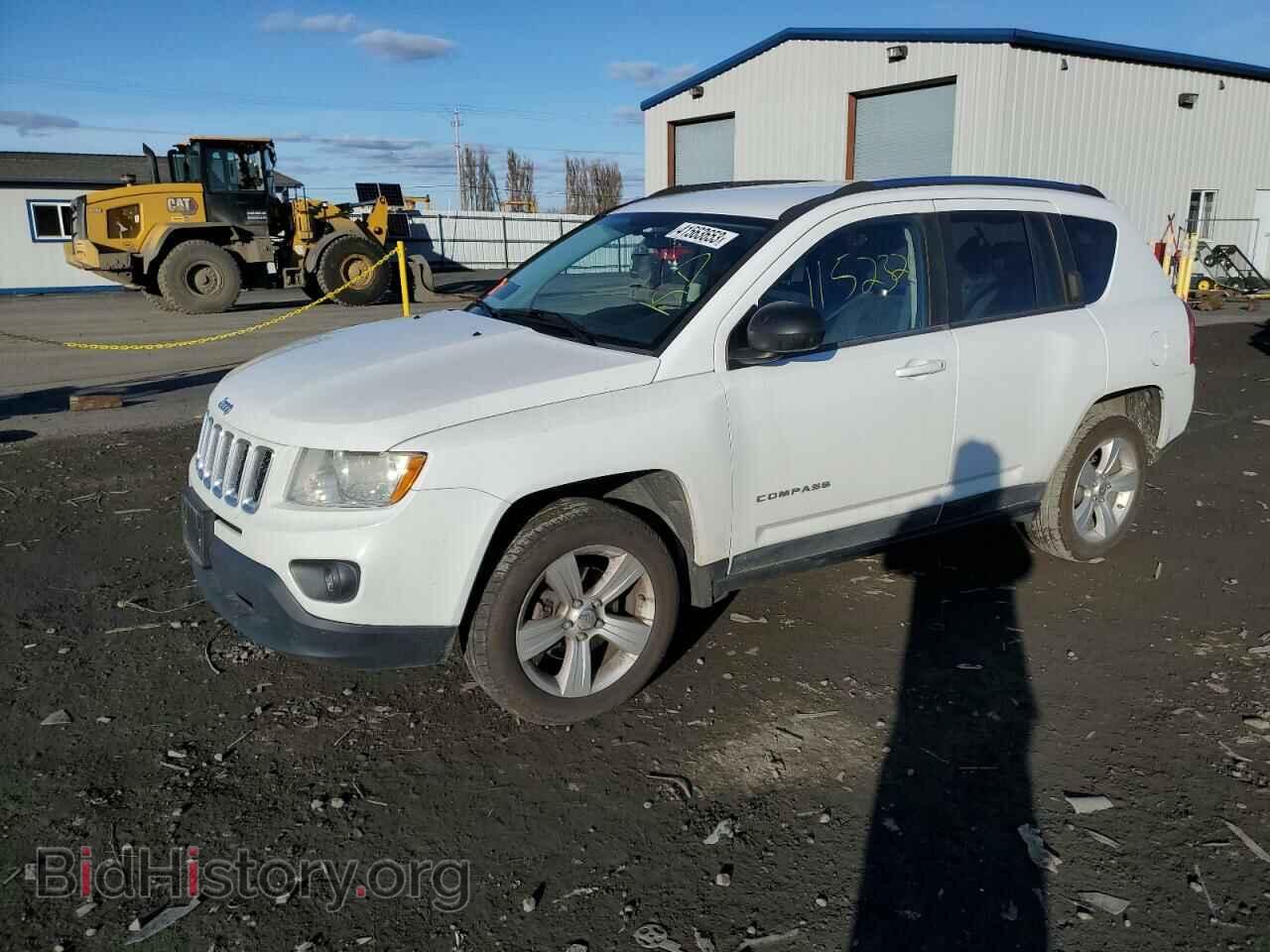 Photo 1J4NF1FB9BD174657 - JEEP COMPASS 2011