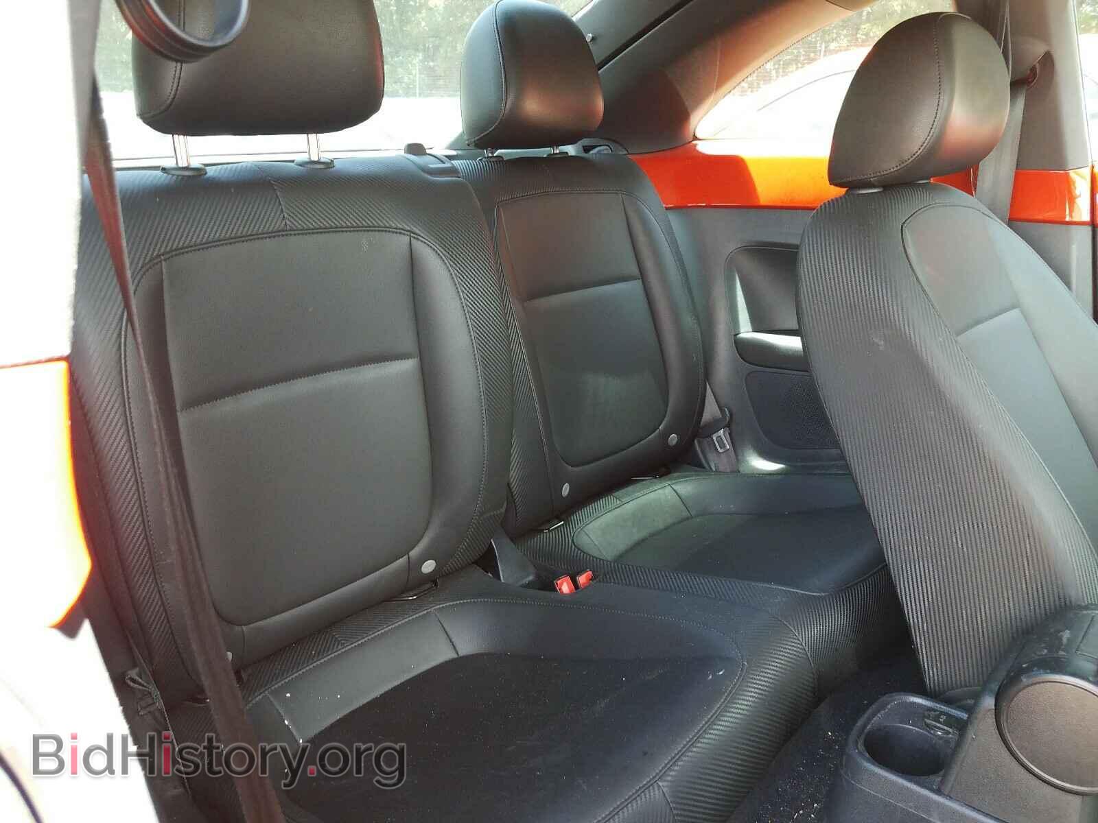 2017 VOLKSWAGEN BEETLE - VIN: 3VWJ17AT8HM623245 - Фото 6