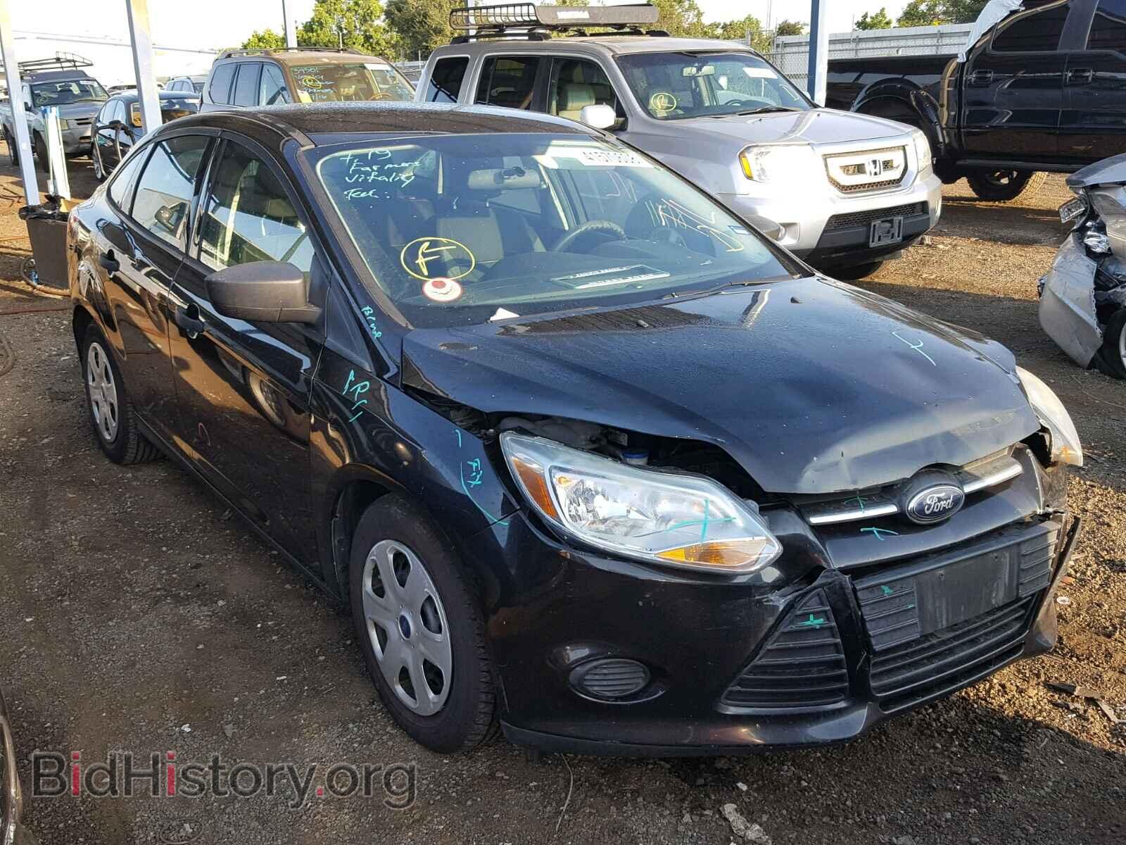 2012 Ford FOCUS Focus S (VIN 1FAHP3E2XCL340873) — фото 1 из 10, Copart, повреждение: передняя часть