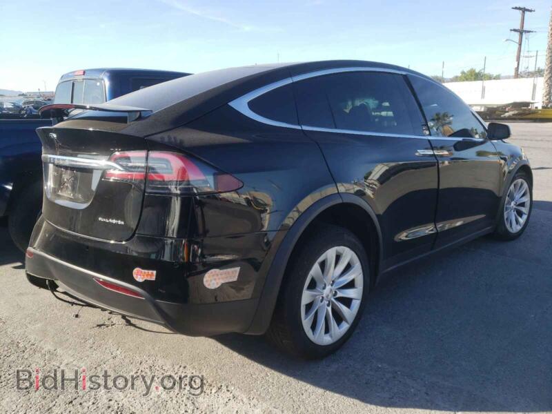 2019 Tesla MODEL X (VIN 5YJXCDE25KF211819) — фото 4 из 10