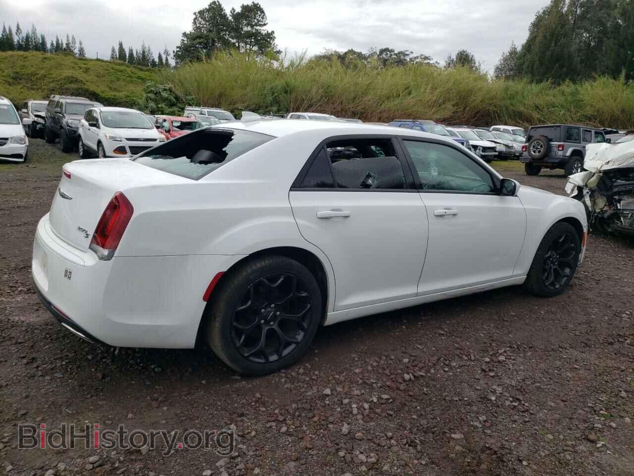 2019 CHRYSLER 300 - VIN: 2C3CCABG1KH562903 - Фото 3