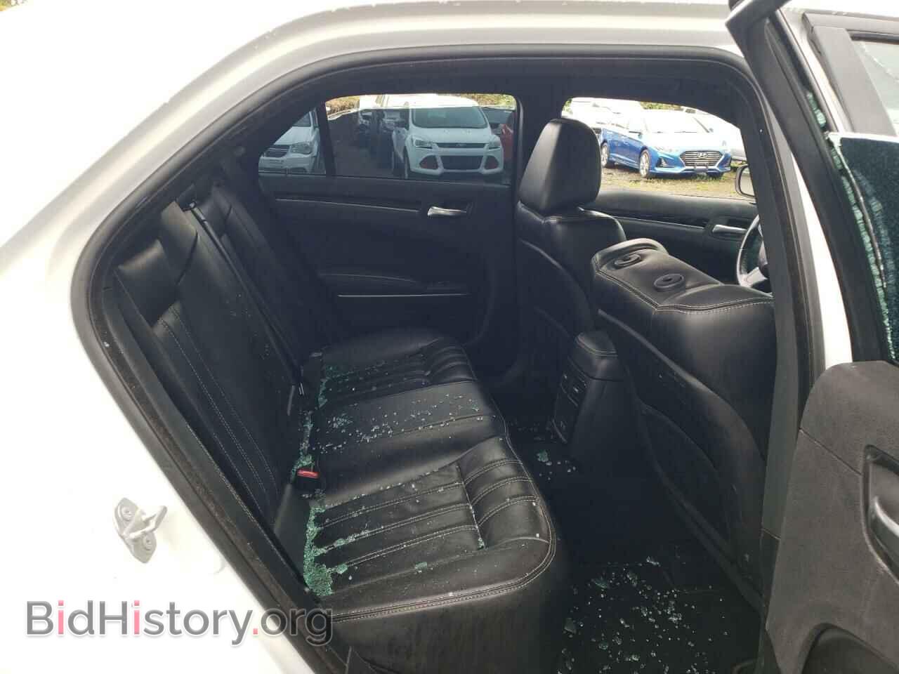2019 CHRYSLER 300 - VIN: 2C3CCABG1KH562903 - Фото 10