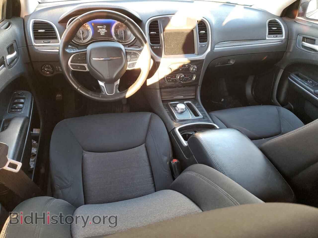 2019 CHRYSLER 300 - VIN: 2C3CCAAG2KH690634 - Фото 8