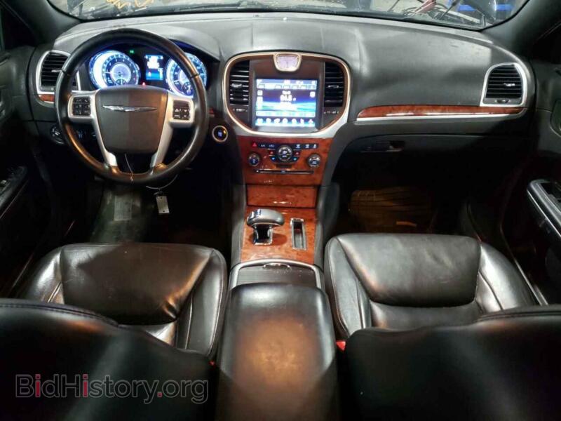 2014 Chrysler 300 (VIN 2C3CCARG5EH365968) — photo 8 of 13