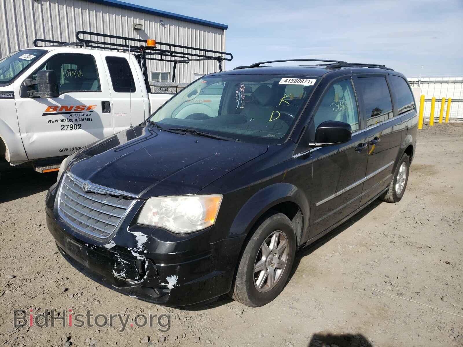 2010 CHRYSLER MINIVAN - VIN: 2A4RR8DX1AR415932 - Фото 2