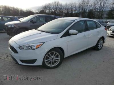 2016 Ford FOCUS SE, белый — VIN 1FADP3F24GL215077, Copart