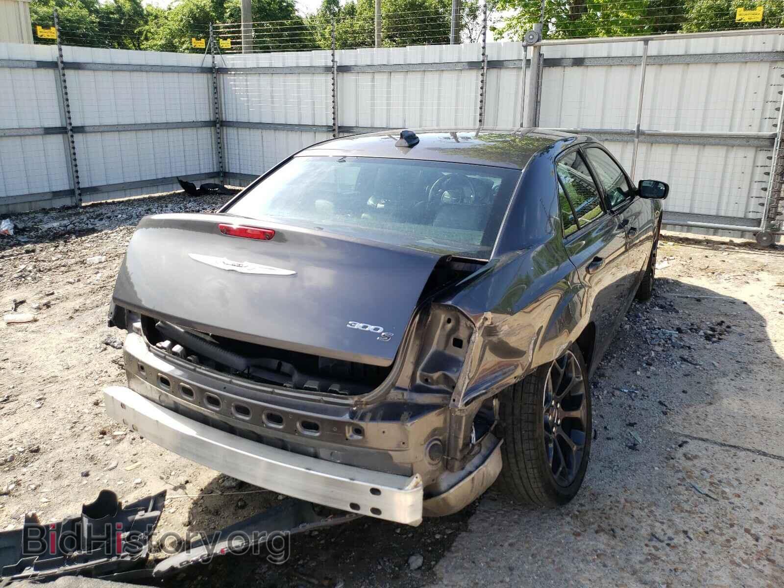 2019 CHRYSLER 300 - VIN: 2C3CCABG7KH537830 - Фото 4