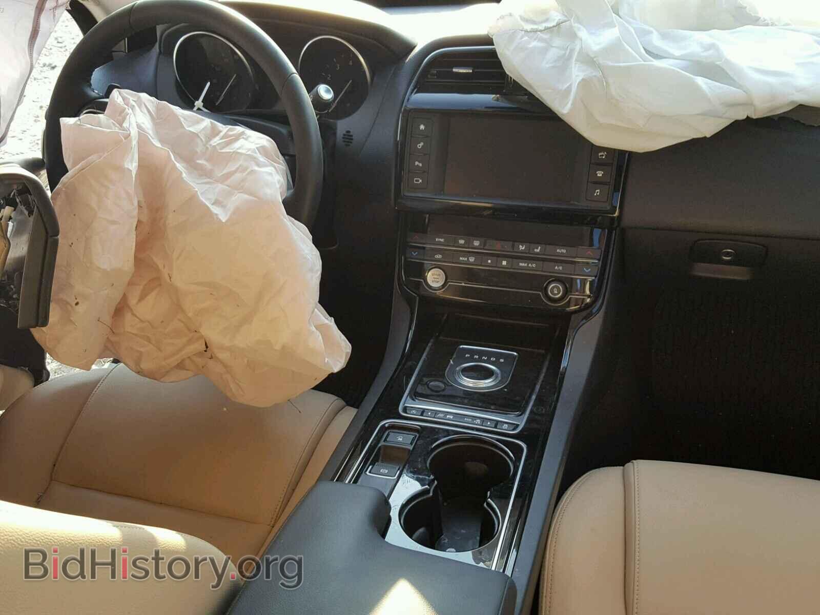 2017 JAGUAR XE - VIN: SAJAJ4BV0HA971797 - Фото 9