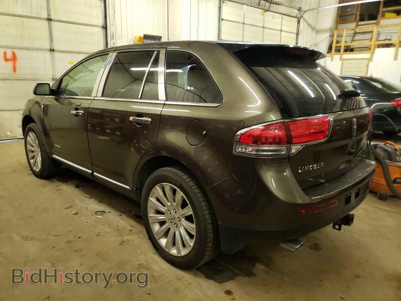 2011 LINCOLN MKX - VIN: 2LMDJ8JK7BBJ18318 - Photo 2