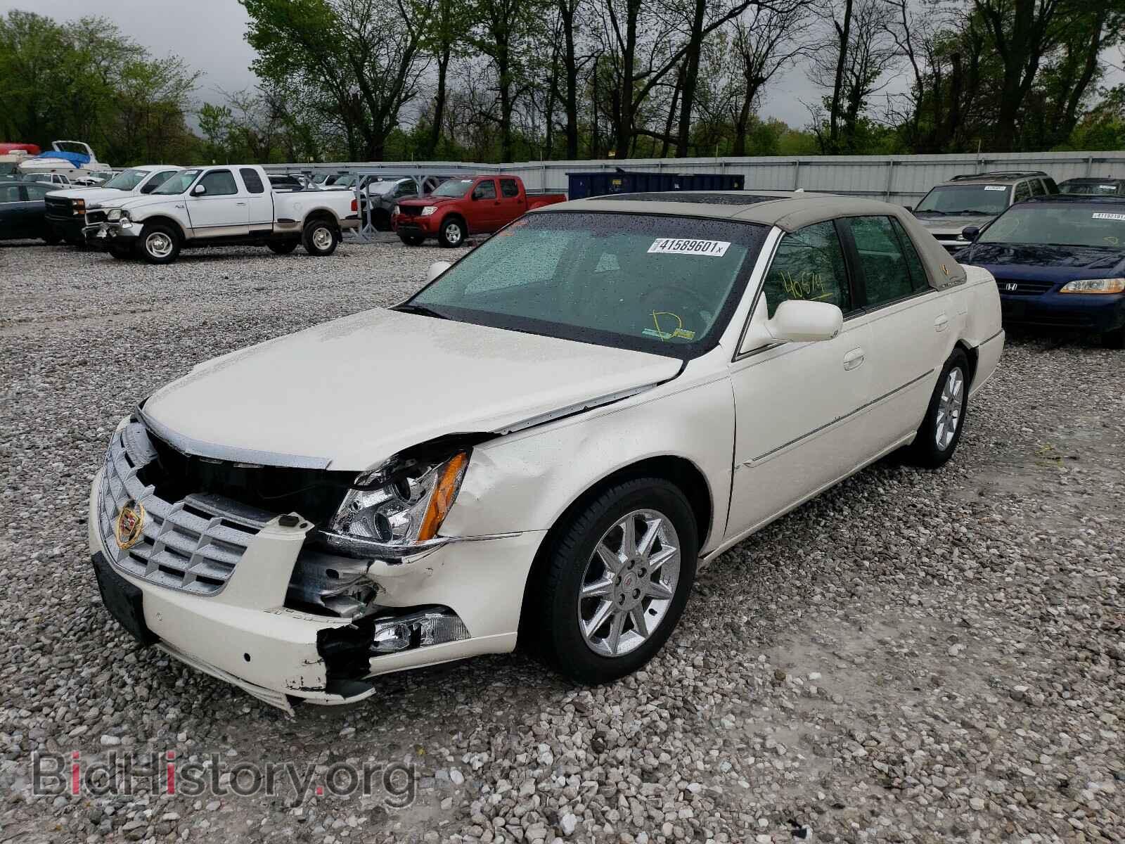 2011 CADILLAC DTS - VIN: 1G6KD5E60BU122704 - Фото 2