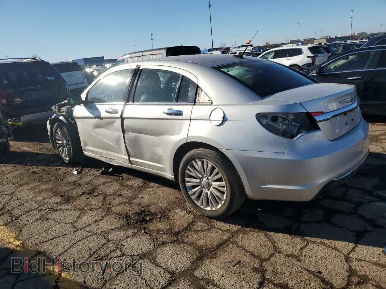 2011 CHRYSLER 200 - VIN: 1C3BC2FG8BN533725 - Фото 2
