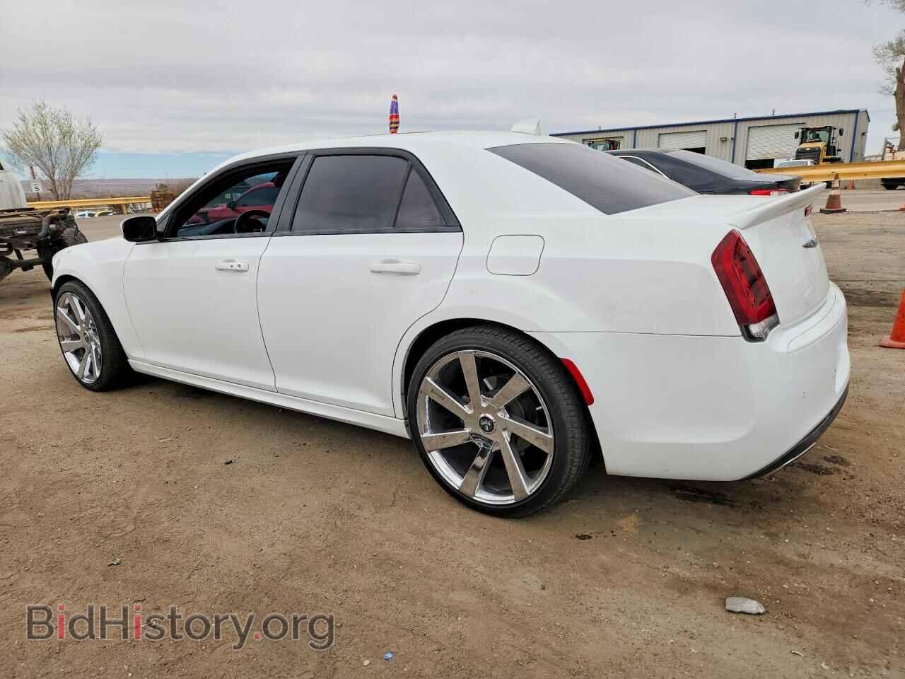 2017 CHRYSLER 300 - VIN: 2C3CCABT6HH635592 - Фото 2
